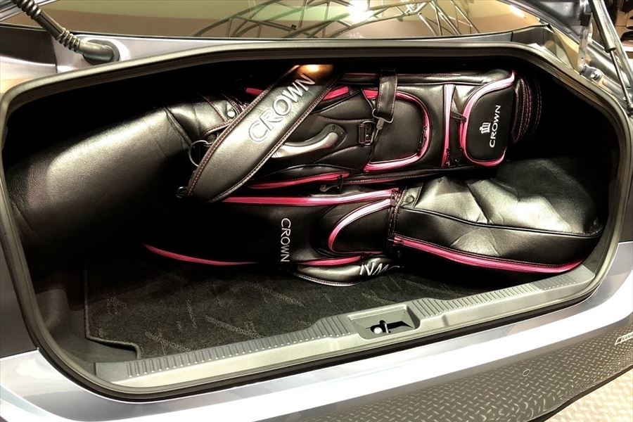 クラウンには本当にゴルフバッグが4個積めるのか トヨタモビリティ神奈川
