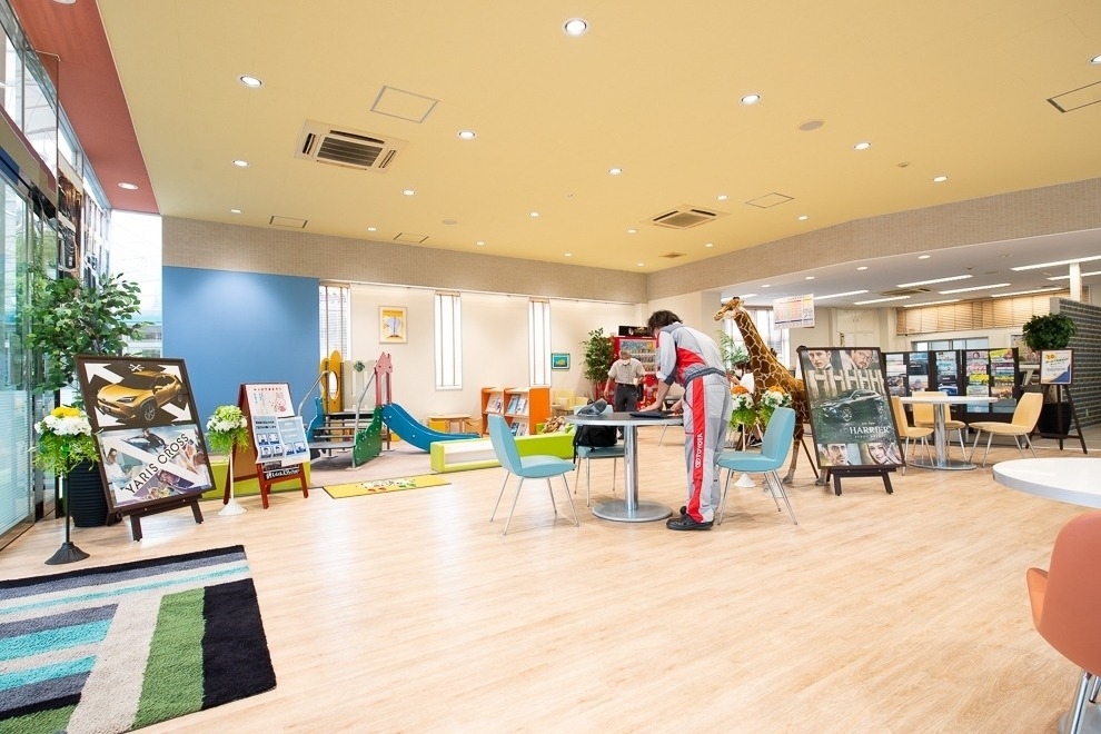 下永谷店(旧:トヨタカローラ横浜下永谷店) (3)