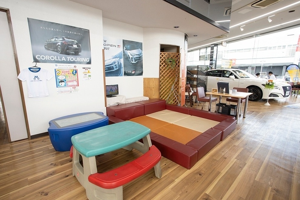 秦野平沢店(旧:神奈川トヨタ秦野店) (3)