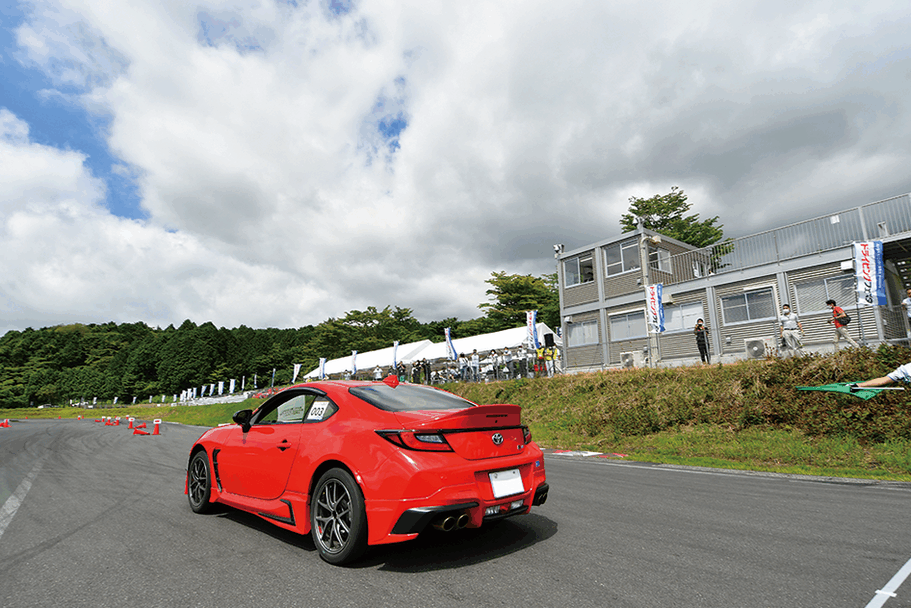 ドライビングフェスタ2023_本格コースで体験ドライブ