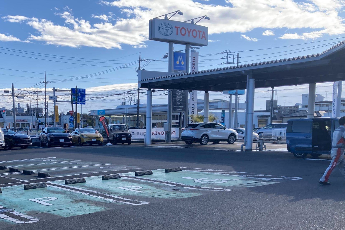 伊勢原白根店 駐車スペース