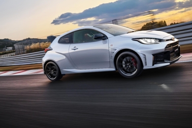 RZ“High performance” + Aero performance package［GR-DAT（8AT・4WD）］