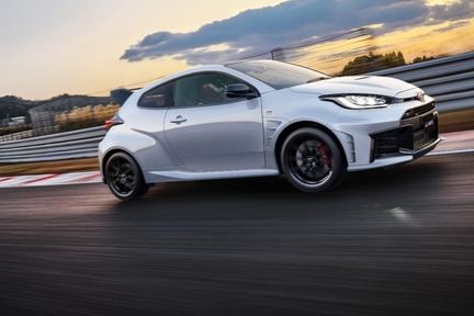 RZ“High performance” + Aero performance package［GR-DAT（8AT・4WD）］