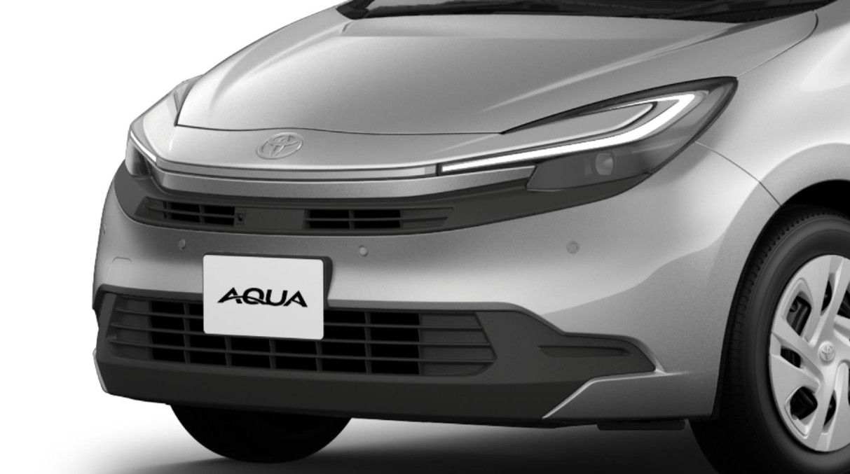 アクア_ヘッドランプ