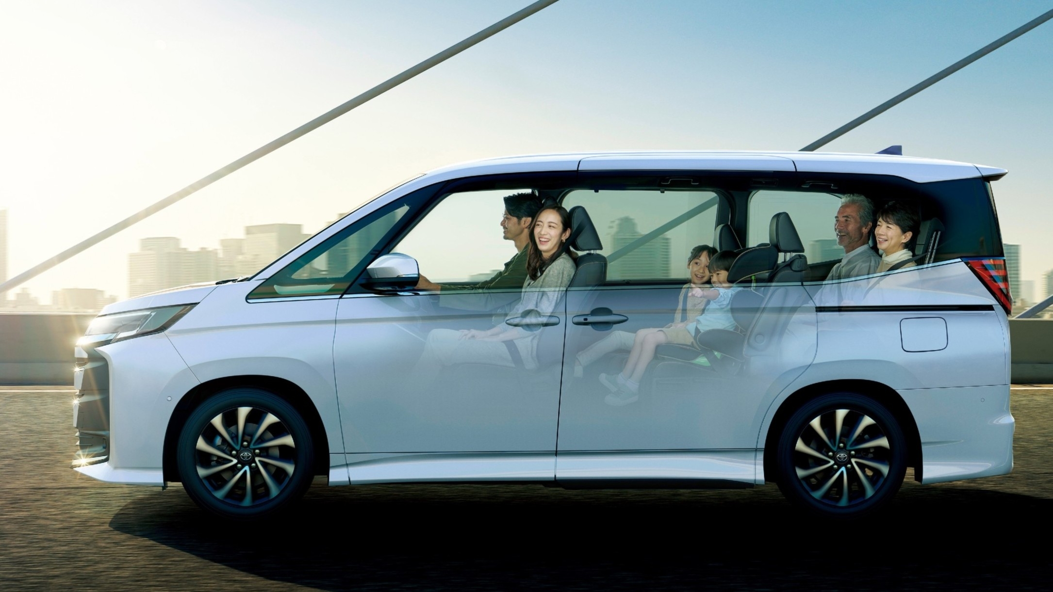 ノア_室内イメージ 