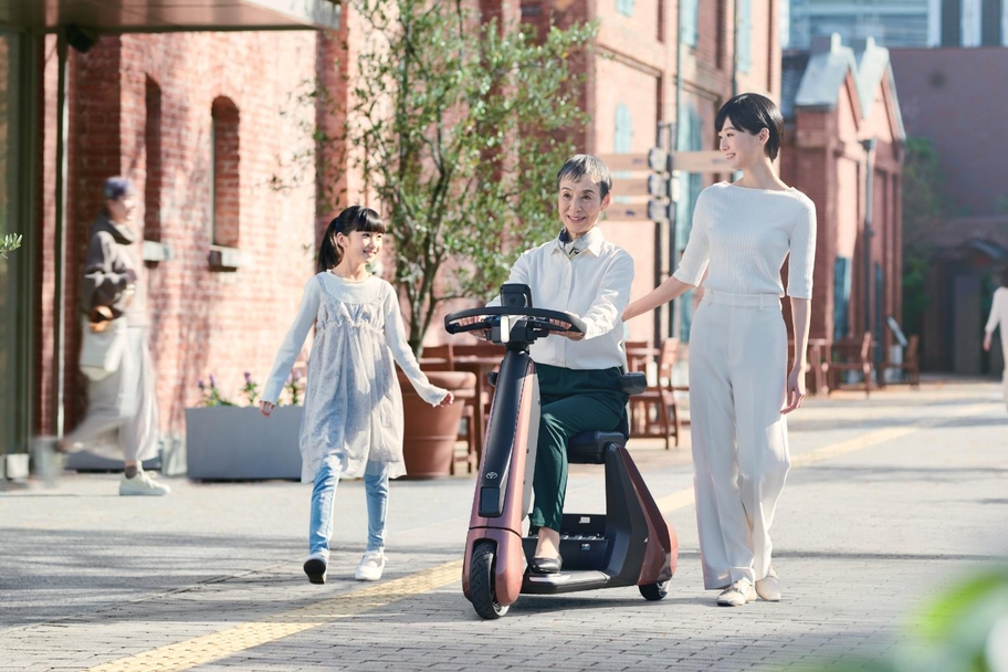 【モデル入り素材】C+walk S “Safety support”