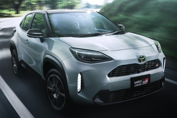 【モデル入り素材】GR SPORT（ハイブリッド・2WD）