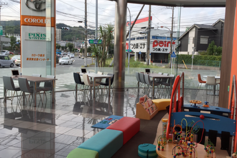 横須賀佐原インター店(旧:トヨタカローラ横浜横須賀佐原インター店)_店内写真1